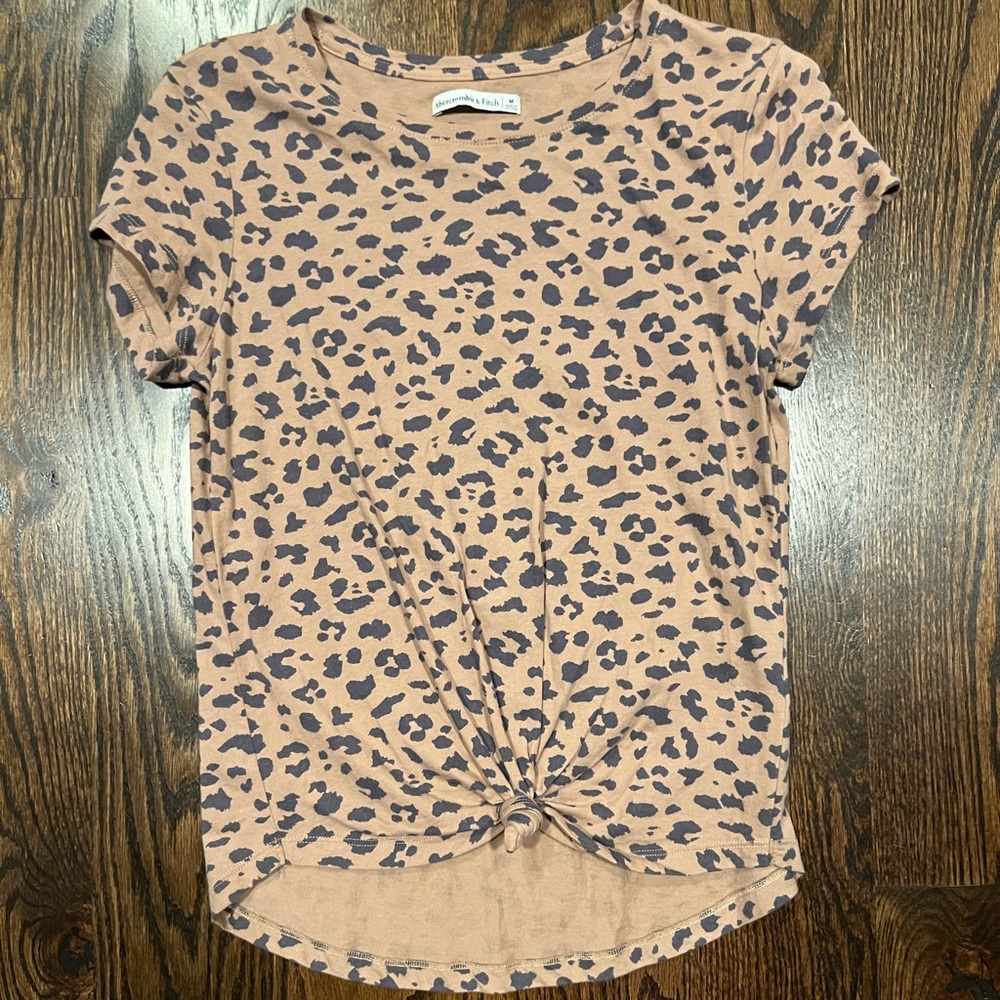 Abercrombie & Fitch Leopard Print Knot-Front Tee (M)